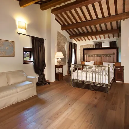 La Casa Dei Cavalli Bed & Breakfast 4*